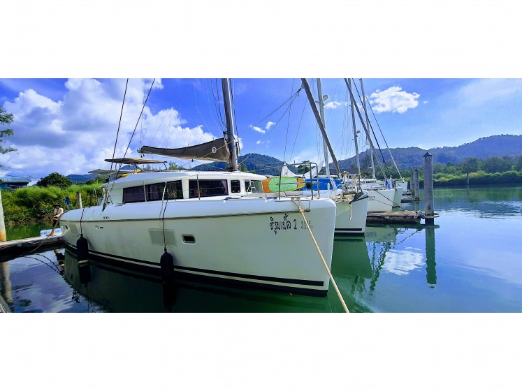 Lagoon 421 - Yacht Charter Sailica