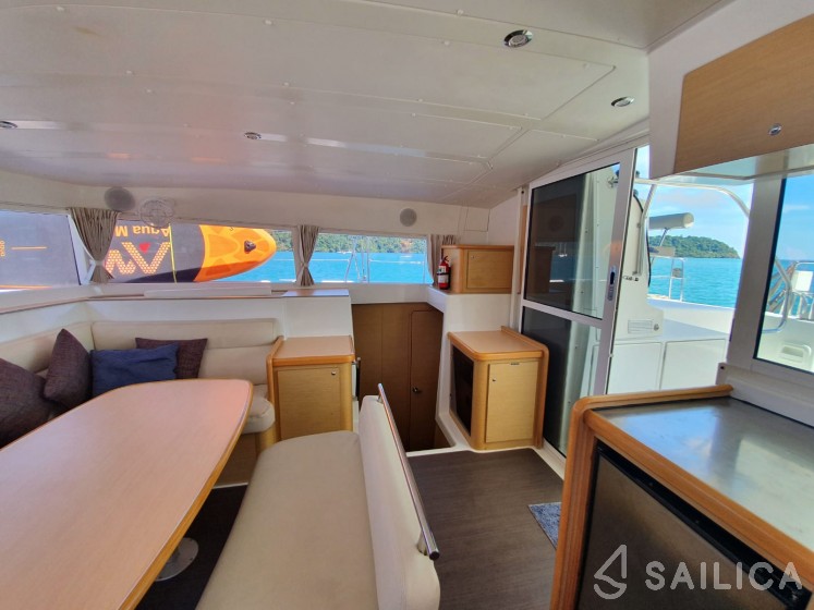Lagoon 421 - Yacht Charter Sailica