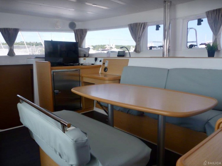 Lagoon 421 - Yacht Charter Sailica