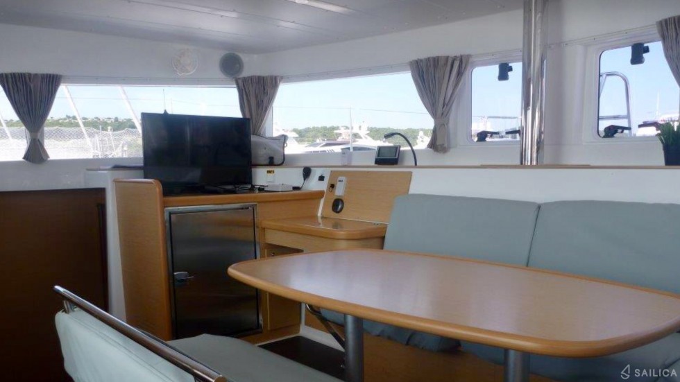 Lagoon 421 - Yacht Charter Sailica