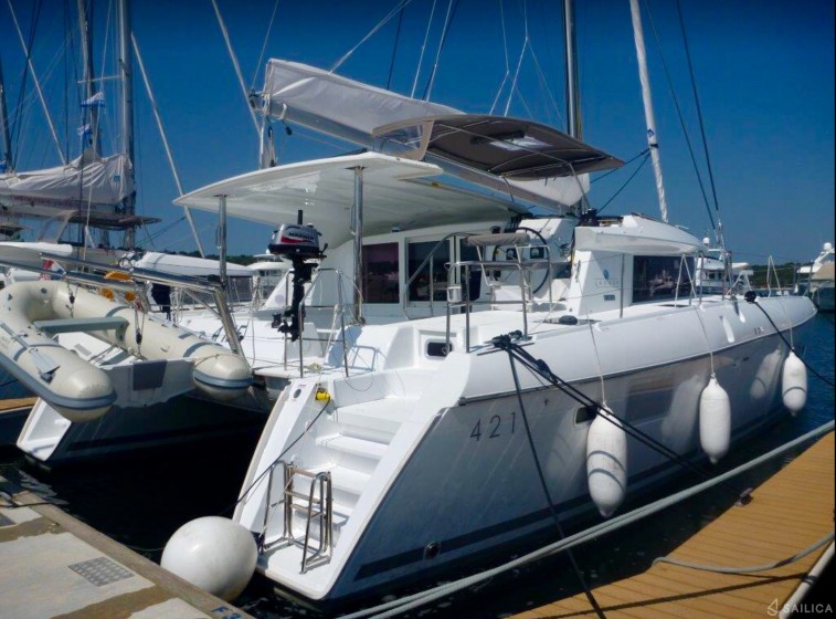 Lagoon 421 - Yacht Charter Sailica