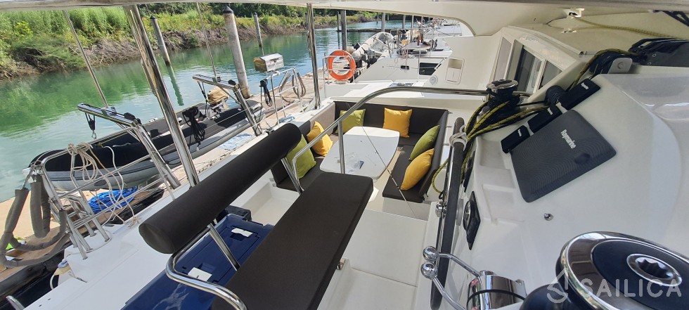 Lagoon 421 - Yacht Charter Sailica