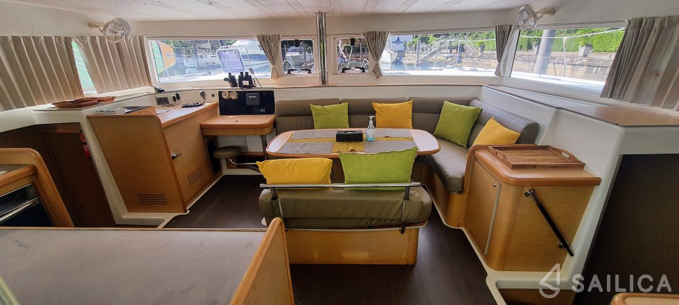 Lagoon 421 - Yacht Charter Sailica