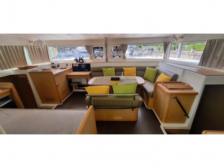 Lagoon 421 - Yacht Charter Sailica