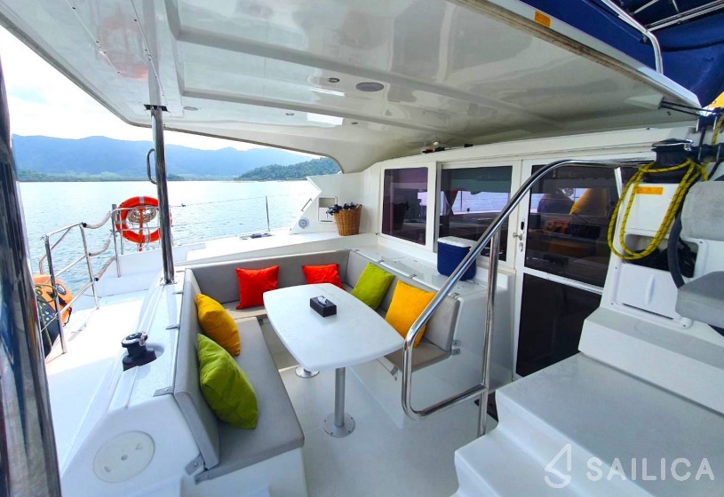 Lagoon 421 - Yacht Charter Sailica