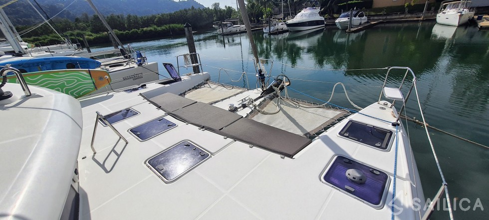 Lagoon 421 - Yacht Charter Sailica