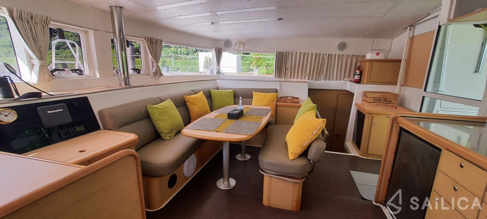 Lagoon 421 - Yacht Charter Sailica