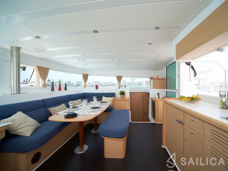 Lagoon 421 - Yacht Charter Sailica