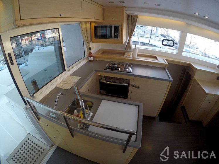 Lagoon 450 - Yacht Charter Sailica