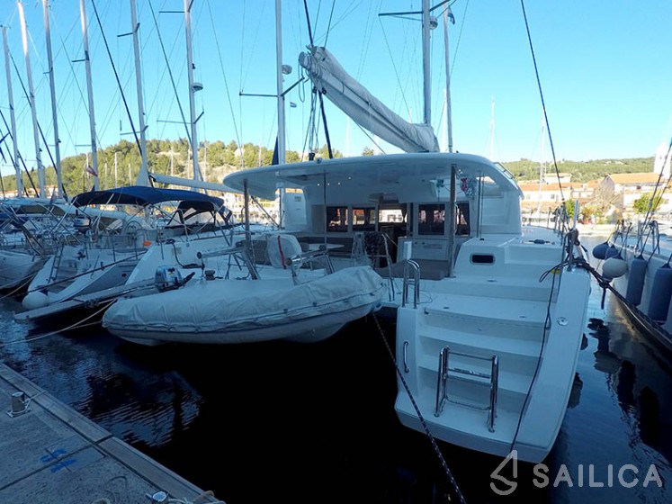 Lagoon 450 - Yacht Charter Sailica