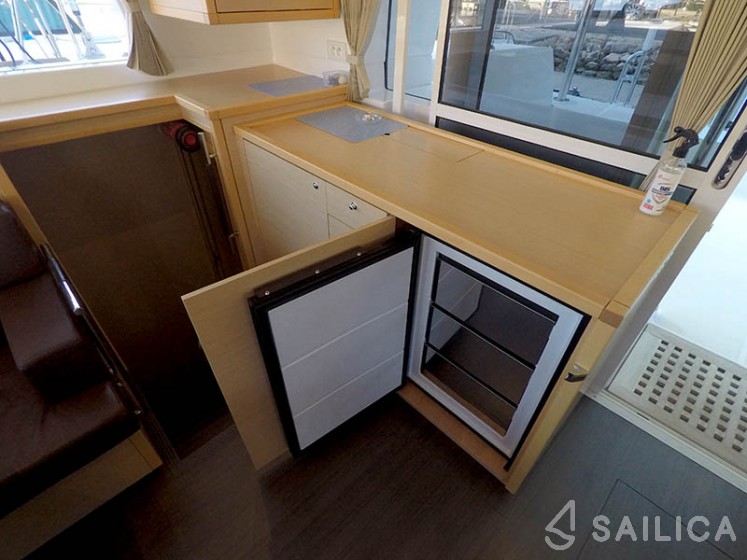 Lagoon 450 - Yacht Charter Sailica
