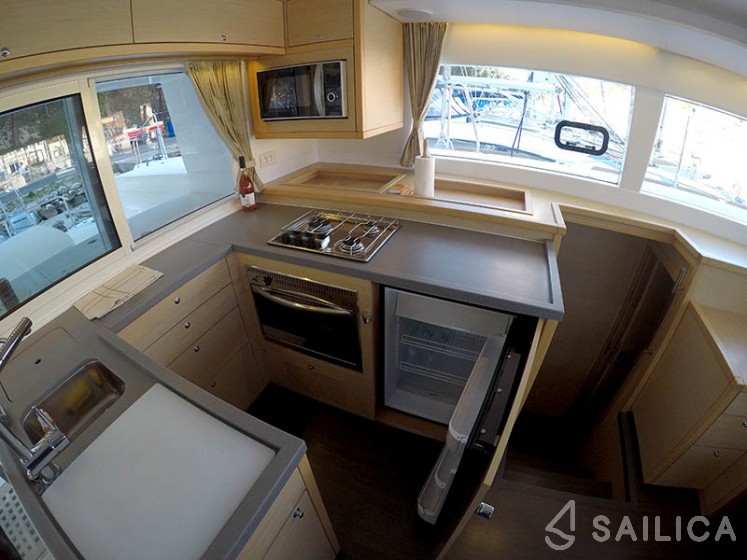 Lagoon 450 - Yacht Charter Sailica