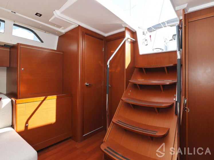 Oceanis 51.1 - Yacht Charter Sailica