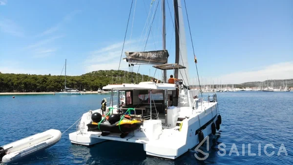 Bali 4.1 - Yacht Charter Sailica