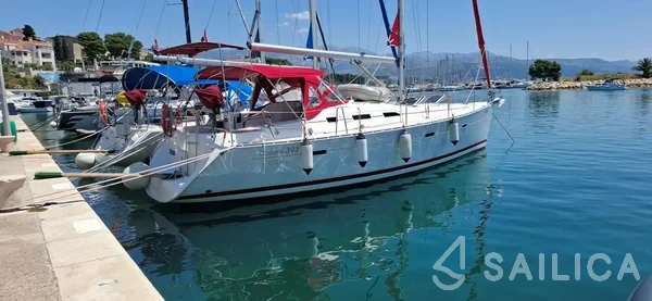 Oceanis 393 - Yacht Charter Sailica