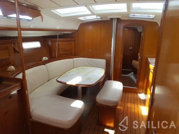 Oceanis 393 - Yacht Charter Sailica