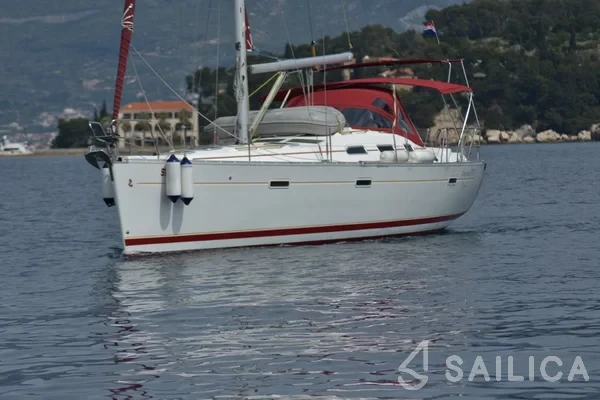 Oceanis 393 - Yacht Charter Sailica