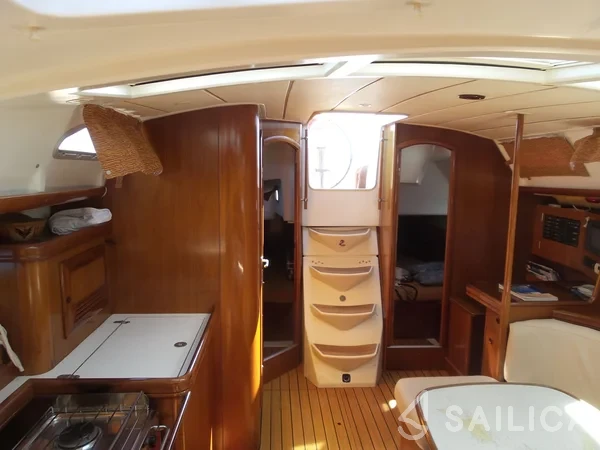 Oceanis 393 - Yacht Charter Sailica