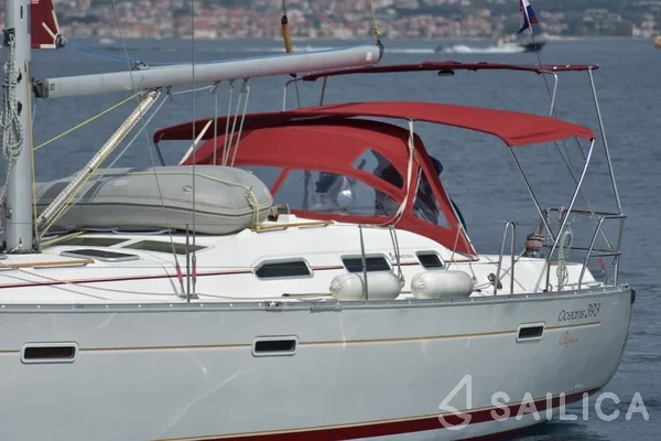 Oceanis 393 - Yacht Charter Sailica