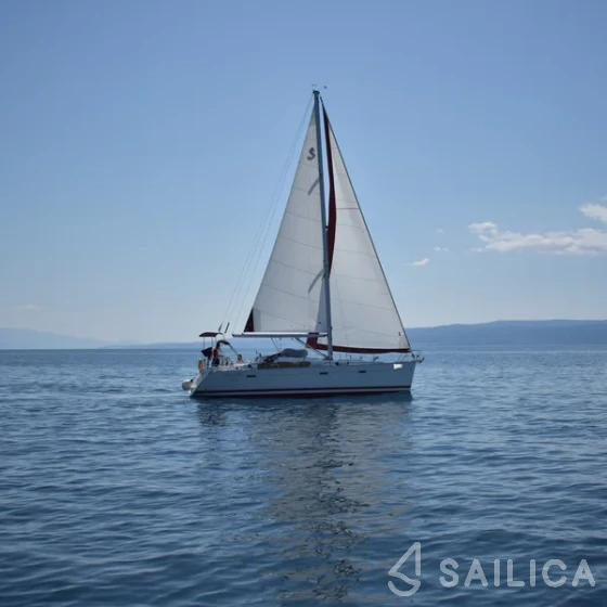 Oceanis 393 - Yacht Charter Sailica