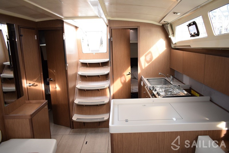 Oceanis 41.1 - Yacht Charter Sailica