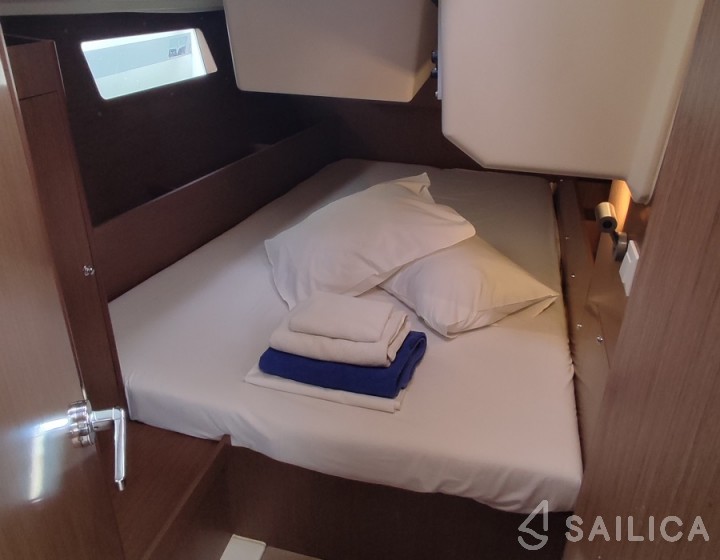 Oceanis 41.1 - Yacht Charter Sailica