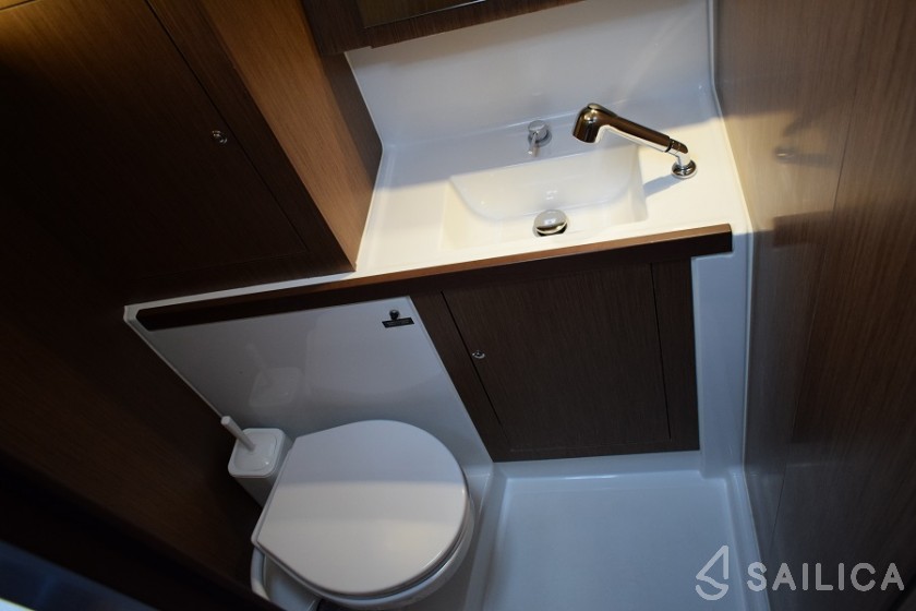 Oceanis 41.1 - Yacht Charter Sailica