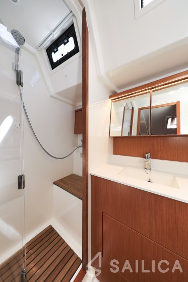 Bavaria C45 Style - Yacht Charter Sailica