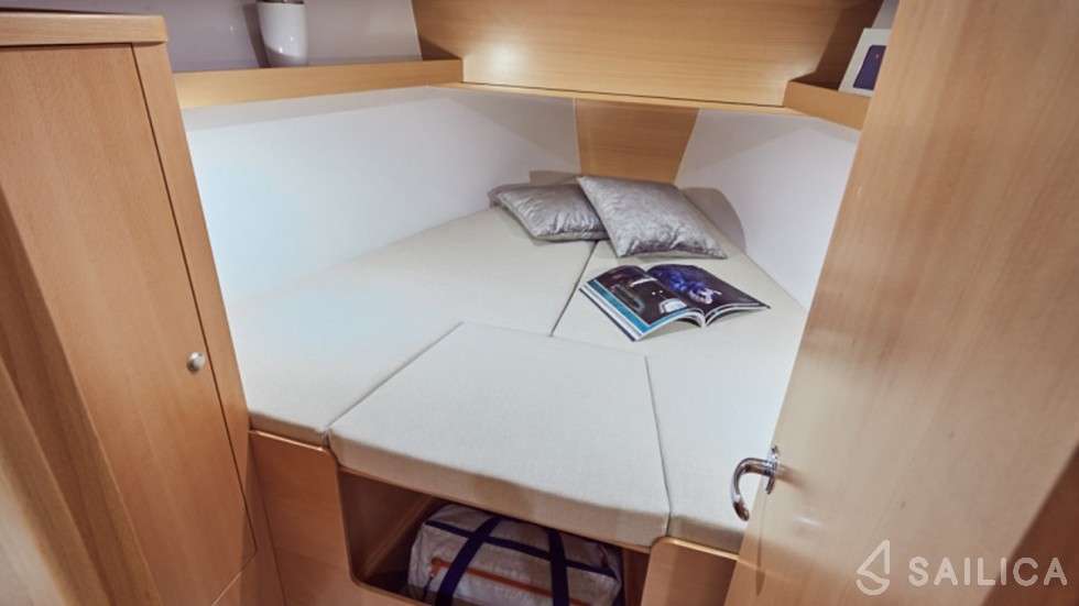 Sun Odyssey 319 - Yacht Charter Sailica