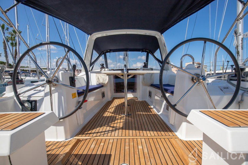 Oceanis 35.1 - Yacht Charter Sailica