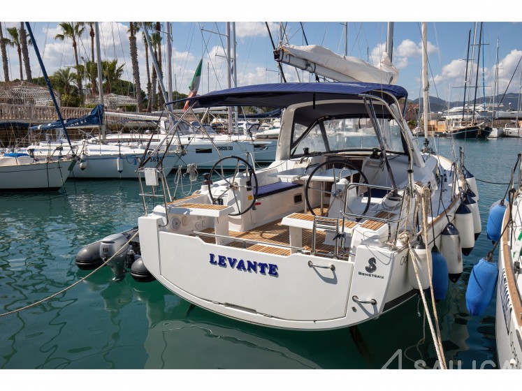 Oceanis 35.1 - Yacht Charter Sailica