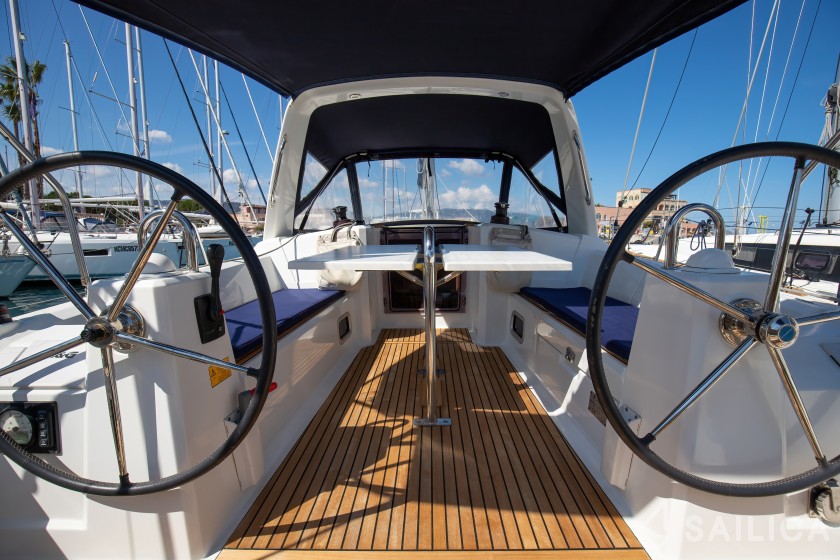 Oceanis 35.1 - Yacht Charter Sailica