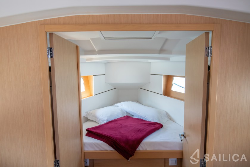 Oceanis 35.1 - Yacht Charter Sailica