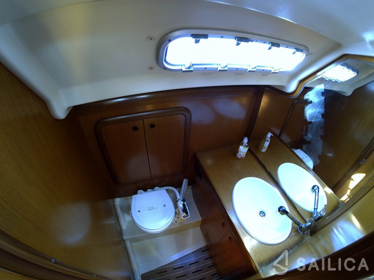 Grand Soleil 43 - Yacht Charter Sailica
