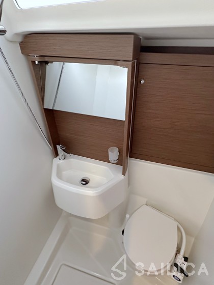 Oceanis 51.1 - Yacht Charter Sailica