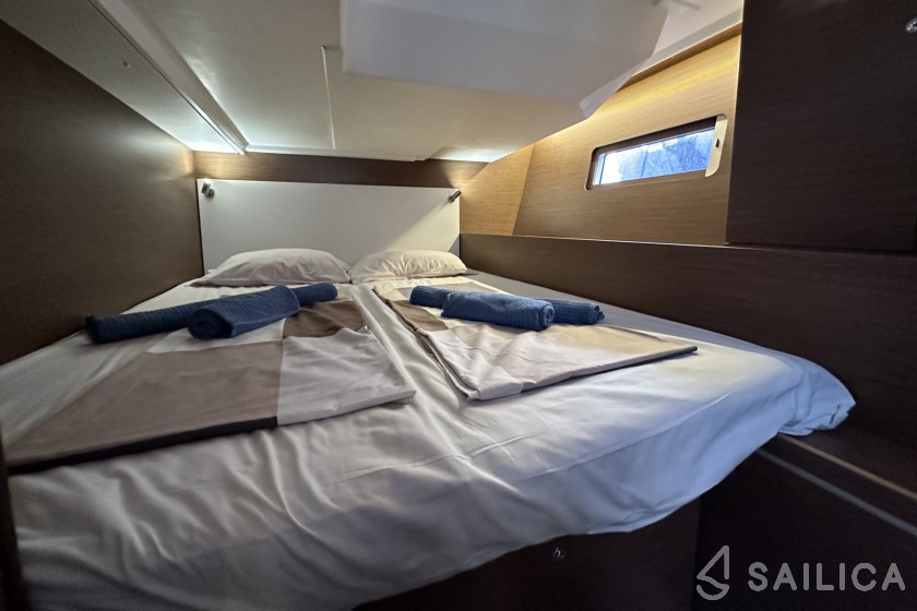Oceanis 51.1 - Yacht Charter Sailica