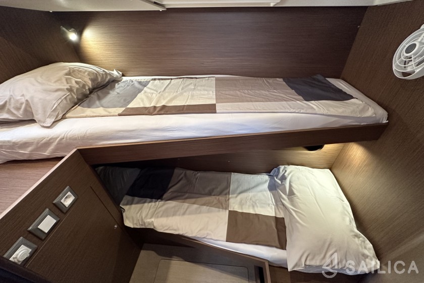 Oceanis 51.1 - Yacht Charter Sailica
