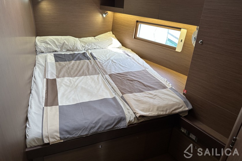 Oceanis 51.1 - Yacht Charter Sailica