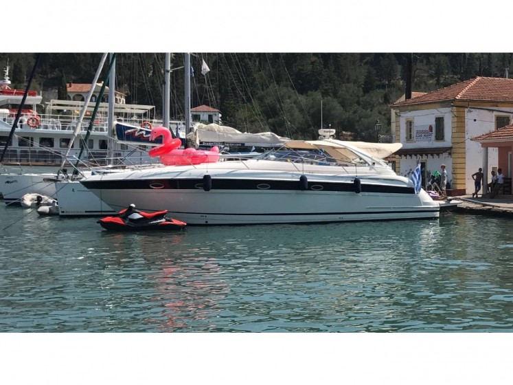 Bavaria 42 HT - Yacht Charter Sailica