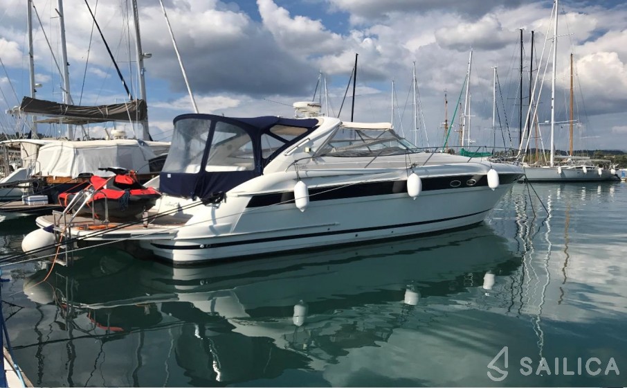 Bavaria 42 HT - Yacht Charter Sailica