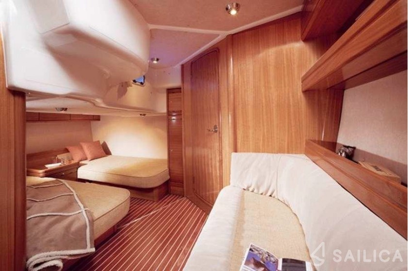 Bavaria 42 HT - Yacht Charter Sailica