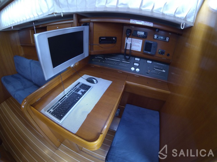 Grand Soleil 50 - Yacht Charter Sailica