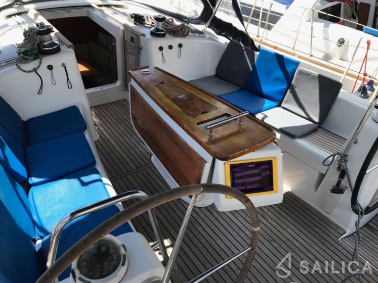 Oceanis 43 - Yacht Charter Sailica