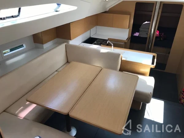 Oceanis 43 - Yacht Charter Sailica