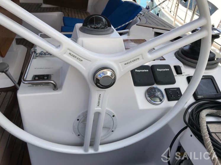 Oceanis 43 - Yacht Charter Sailica