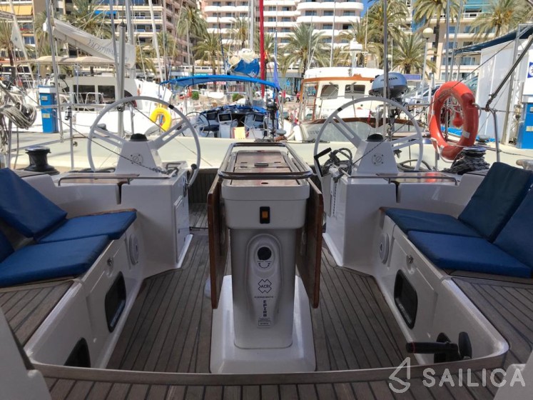 Oceanis 43 - Yacht Charter Sailica