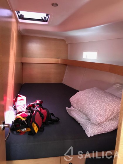 Oceanis 43 - Yacht Charter Sailica