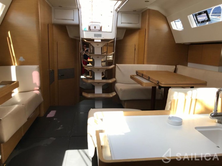 Oceanis 43 - Yacht Charter Sailica