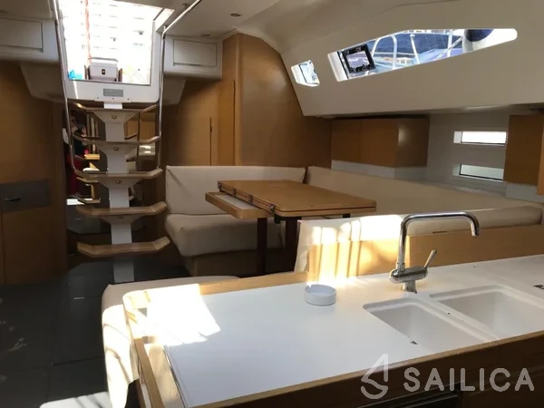 Oceanis 43 - Yacht Charter Sailica