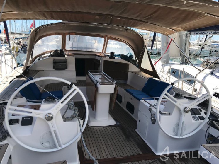 Oceanis 43 - Yacht Charter Sailica